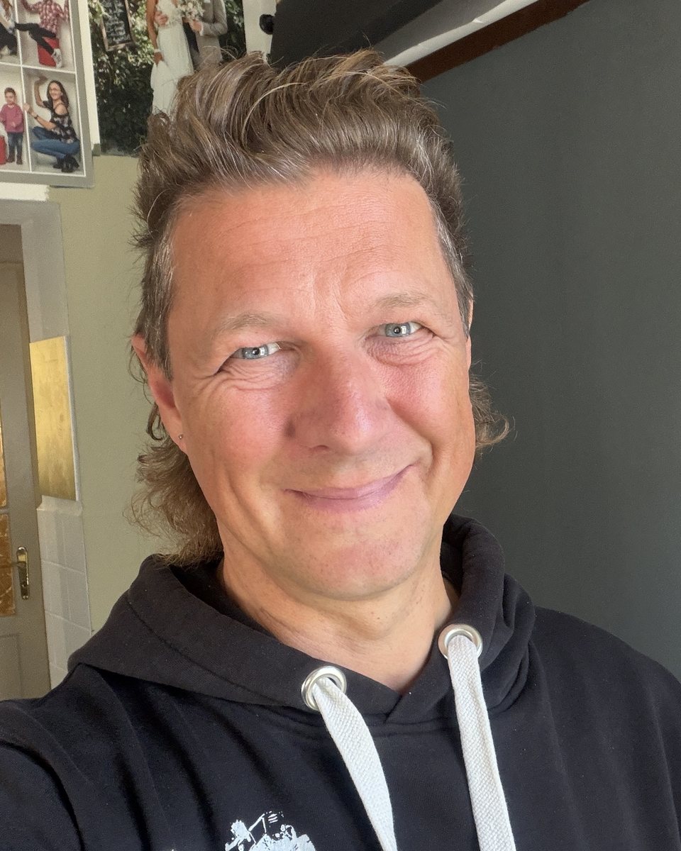 Vorher: Handy-Selfie von Torsten Kellermann im Kapuzenpullover